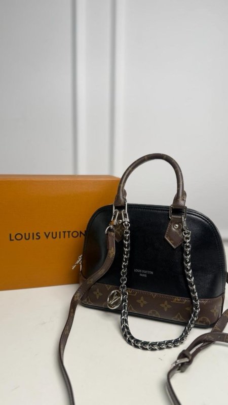 شنطة -Louis Vuitton هرمي-Double box / شامل علبة الشركة